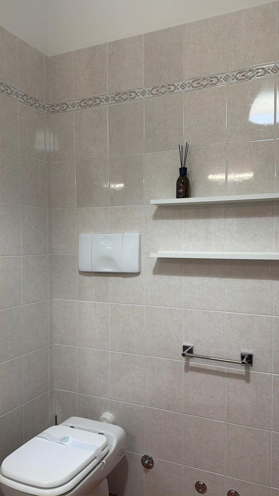 Sanitari e mensole bagno